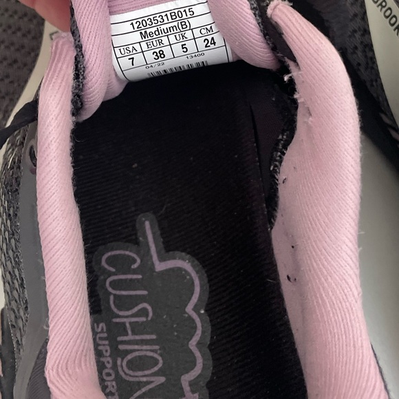 Brooks Athletic shoes - Picture 5 of 6